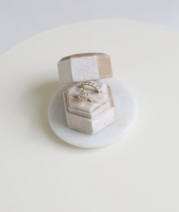 MONOLIX Slim Engagement Ring Box for Surprise Proposal (White, mini) :  Amazon.co.uk: Fashion
